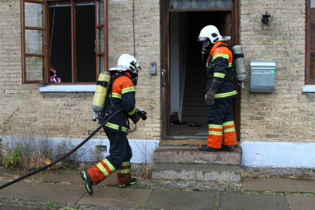 Brandfolkene fik slukket ilden og begrænset skaderne. Foto: Skadestedsfotograf.dk - Johnny D. Pedersen.