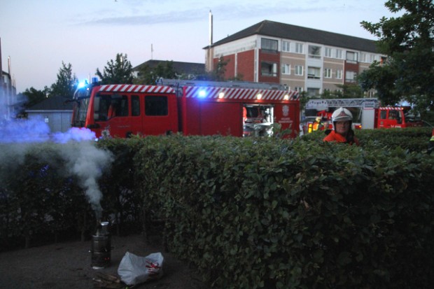 Det var røg fra et udendørs te-køkken, som blev forvekslet med brand i en boligblok i Bjergmarken. Foto: Morten Sundgaard - Skadestedsfotograf.dk.
