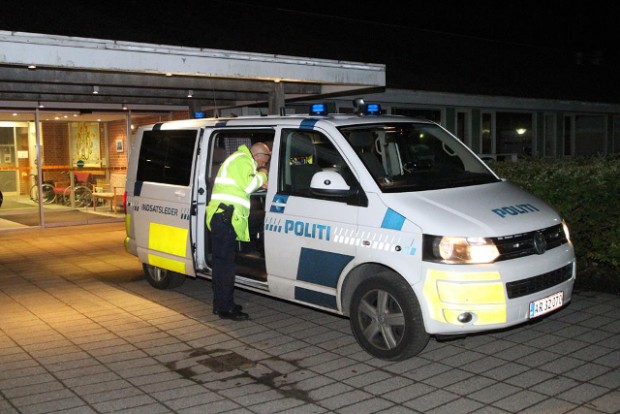 Politiet har hele natten søgt efter en dement kvinde. Foto: Morten Sundgaard - Skadestedsfotograf.dk