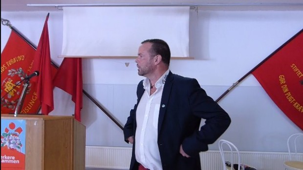 Den røde farve er på fanerne, men mon også den er i hjertet på dagens socialdemokrater ?  Det svarer  afdelingsformand i 3 F Allan Andersen på i denne video. Foto: Jesper von Staffeldt.