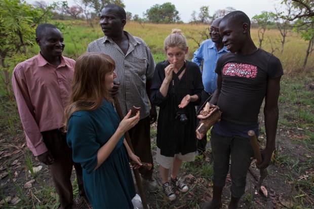 Fanni Baudo og Lærke Hooge Andersen i Uganda. PRfoto: Torben Ulrik Nissen.