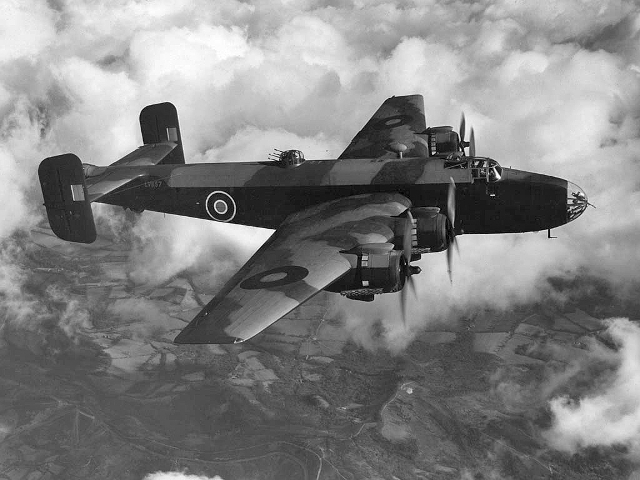 Det var et britisk Halifax-fly som dette, der blev skudt ned øst for Holbæk. 