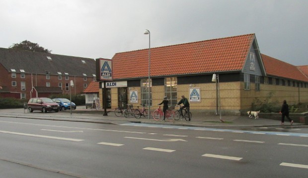 Byrådet vedtog onsdag, at Aldi gerne må bygge nyt og større på N.E. Hansensvej i Holbæk. Foto: Rolf Larsen.
