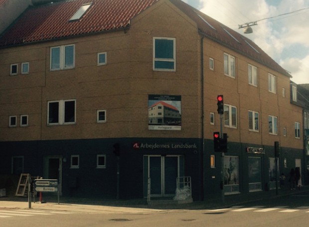 Efter at have stået tomt i flere år, åbner Arbejdernes Landsbank nu i Holbæk Rets tidligere lokaler. Foto: Rolf Larsen.