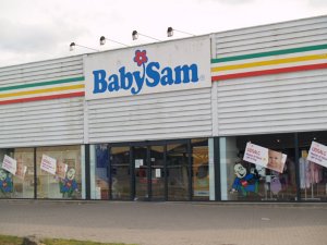 Tyve brød natten til lørdag ind hos BabySam. Foto: Freelancefotografen.dk