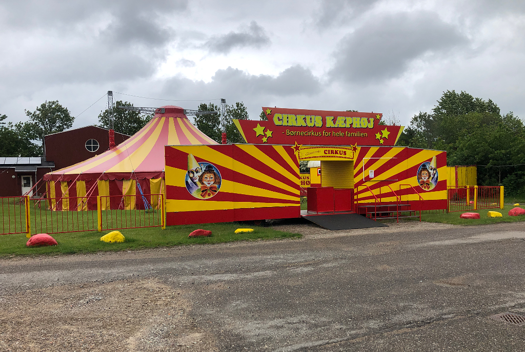 "Glimrende Cirkus" på Vandtårnsvej i Holbæk. Foto: Rolf Larsen.