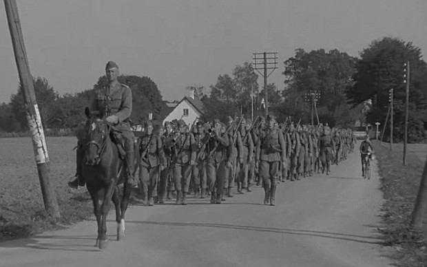 Hæren på efterårsmanøvre i Holbæk-området, 1934. Screendump.