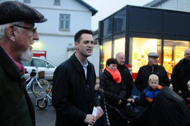 Borgmester Søren Kjærsgaard holdt en lille tale ved åbningen af den forlængede Stationsvej i Vipperød. Foto: Alex Christensen.