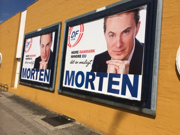 Der er sat nye plakater op af Morten Messerschmidt efter vi i går skrev om hærværk mod selv samme plakater. Foto: Rolf Larsen.