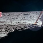 Neil Armstrong ved landingsmodulet "Ørnen" efter landingen på Månen. Foto: NASA.