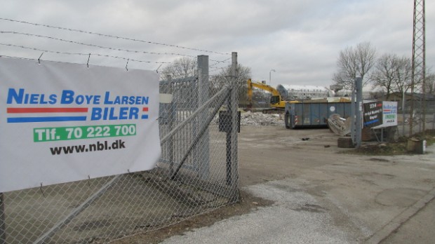 Nu er bygningen hvor Niels Boye Larsen Biler holdt til fjernet. Foto: Rolf Larsen.