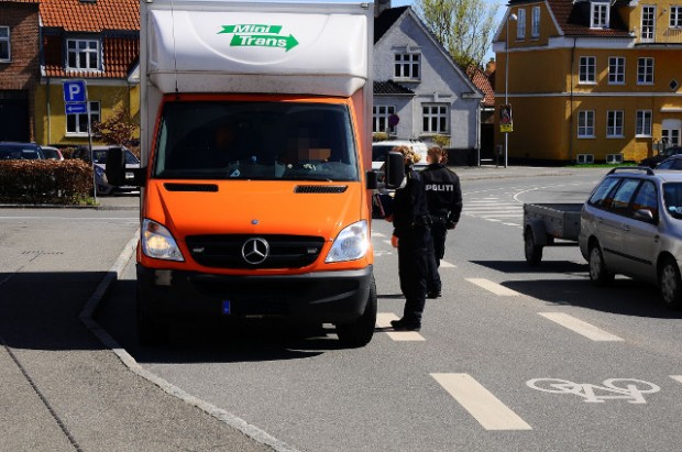 Politiet standsede onsdag eftermiddag trafikanter ved sygehuset i Holbæk. Foto: Alex Christensen.