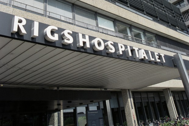 Den 17-årig mor og hendes lille datter blev bragt til Rigshospitalet i København, hvor datteren døde af sine kvæstelser efter færdselsuheldet ved Skibby. PRfoto.