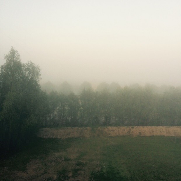 Det er tåget fredag morgen - her er det udsigten mod Tveje Merløse. Foto: Rolf Larsen.