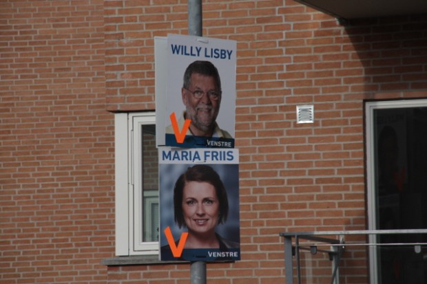 Venstre fik hængt flest plakater op i Holbæk by i nat. Foto: Rolf Larsen.